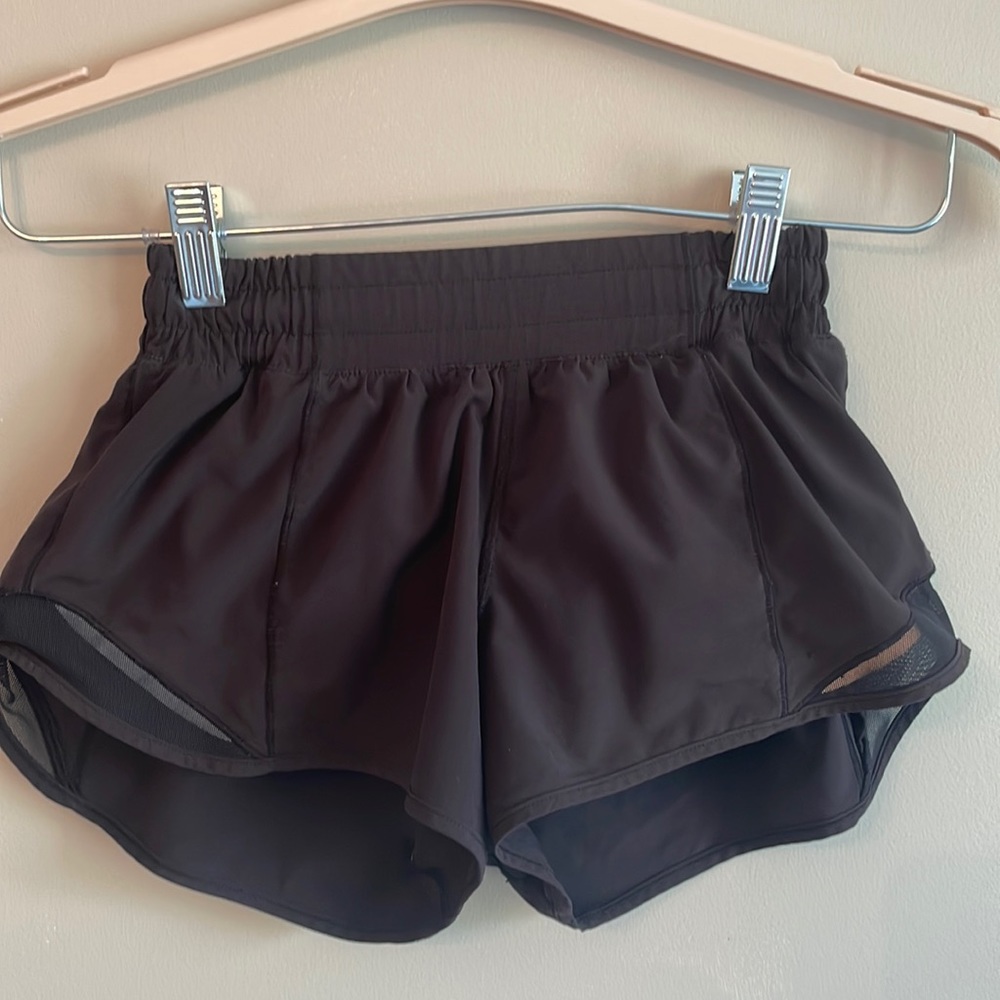 Lululemon hotty hot size 2 low rise 2.5 inseam black